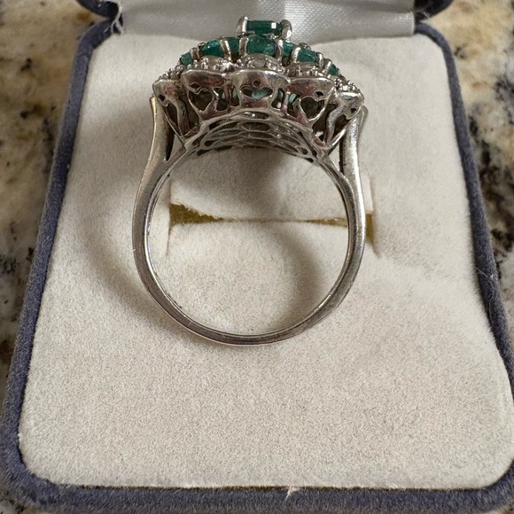 Vintage Emerald Ring - Picture 3 of 6